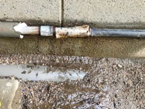 【水道料金が高い】水道管の水漏れした場所を調べる方法と対処法